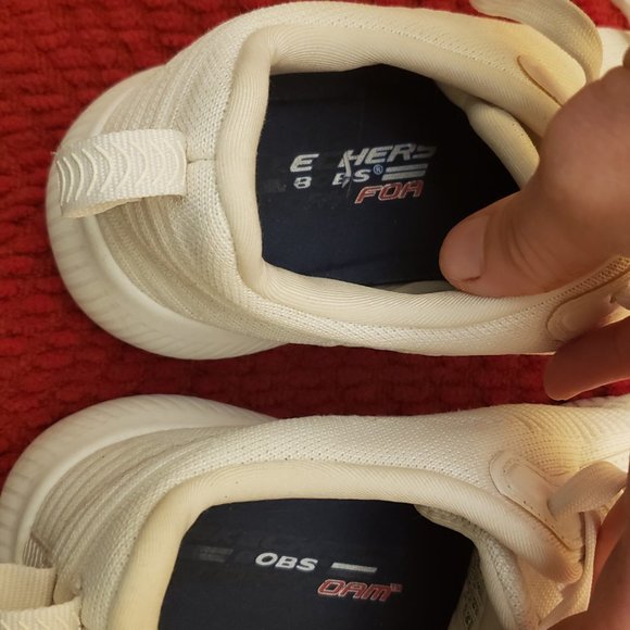 White Skechers Sneakers 7. - Picture 3 of 5